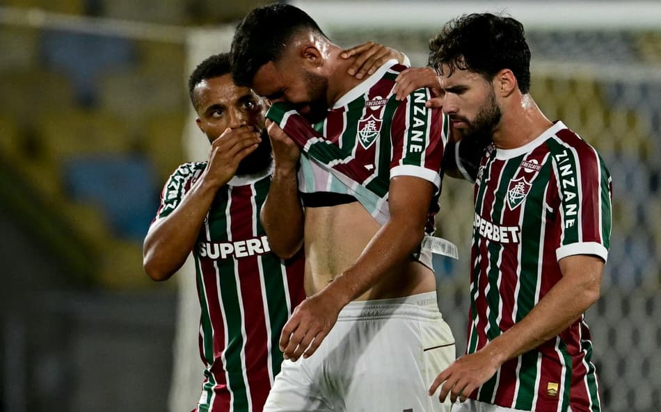 Ignácio deixa o gramado chorando após lesão em Fluminense x Palmeiras