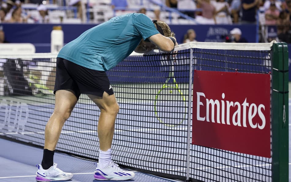 O desânimo do espanhol Alejandro Fokina na final de Washington contra o australiano Alex De Minaur (Foto: Scott Taetsch / GETTY IMAGES NORTH AMERICA / Getty Images via AFP)