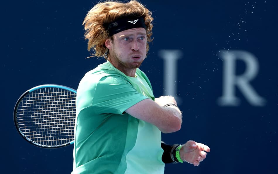 O russo Andrey Rublev na vitória sobre o francês Hugo Gaston em Toronto (Foto: Matthew Stockman/AFP)