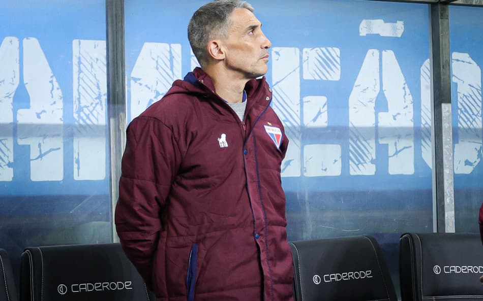 Vojvoda, técnico do Fortaleza, na temporada 2024 (Foto: Maxi Franzoi/AGIF)