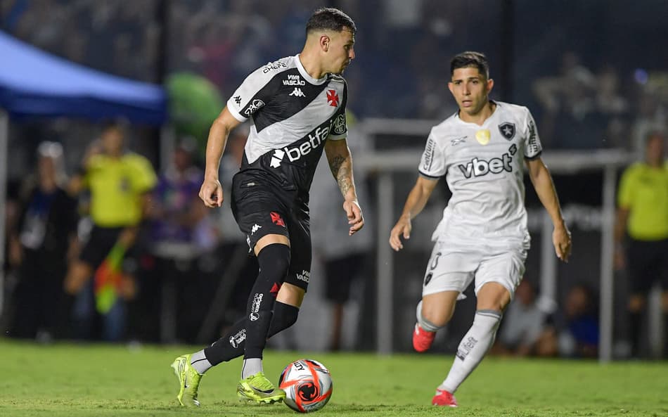 Duelo entre Vasco e Botafogo pelo Carioca 2025 (Foto: Thiago Ribeiro/AGIF)