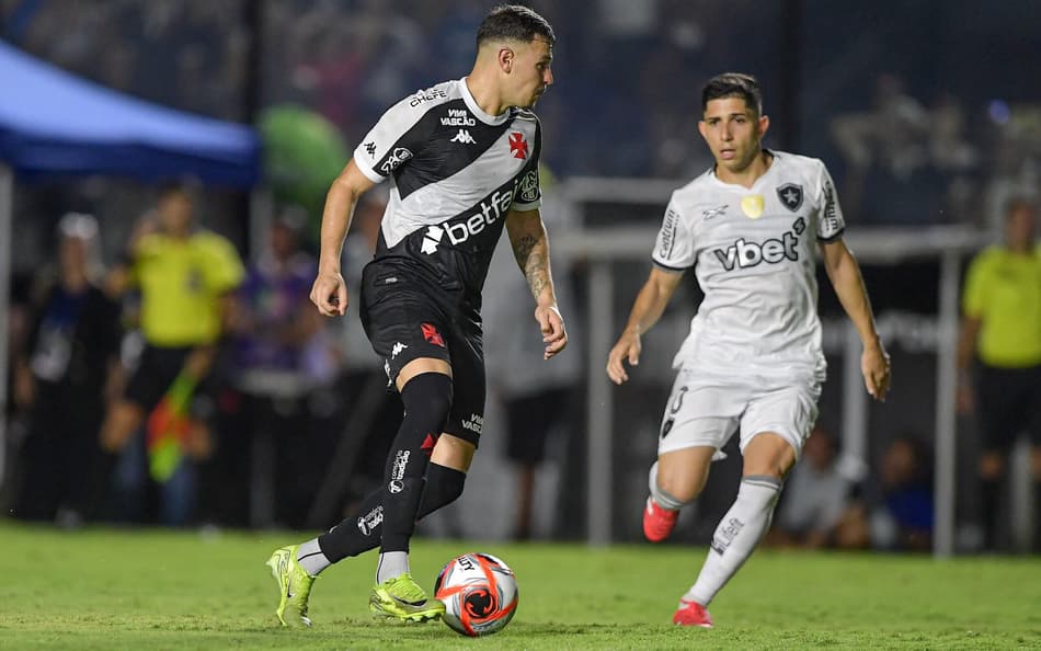 Duelo entre Vasco e Botafogo pelo Carioca 2025 (Foto: Thiago Ribeiro/AGIF)