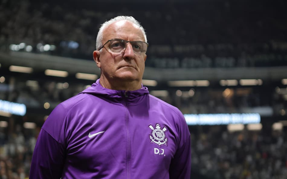 Dorival Júnior soma 10 jogos no comando da equipe (Foto: Gilson Lobo/AGIF)