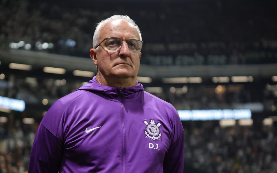 Dorival Júnior soma 10 jogos no comando da equipe (Foto: Gilson Lobo/AGIF)