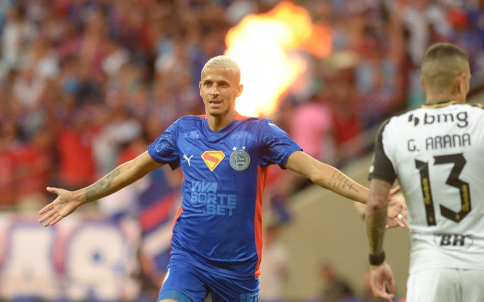 Juba comemora gol pelo Bahia (Foto: Jhony Pinho/AGIF)