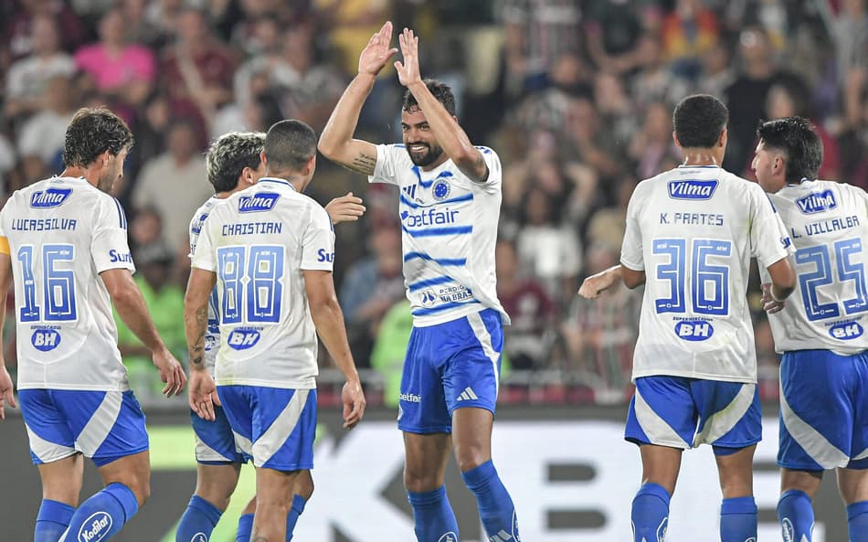 Zagueiro Fabrício Bruno comemora gol do Cruzeiro contra o Fluminense (Foto: Thiago Ribeiro/AGIF)