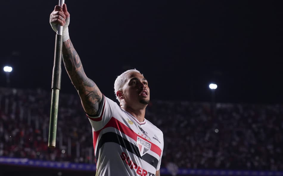 O atacante do São Paulo Luciano marcou dois gols na vitória diante do Corinthians. (Foto: Ettore Chiereguini/AGIF)