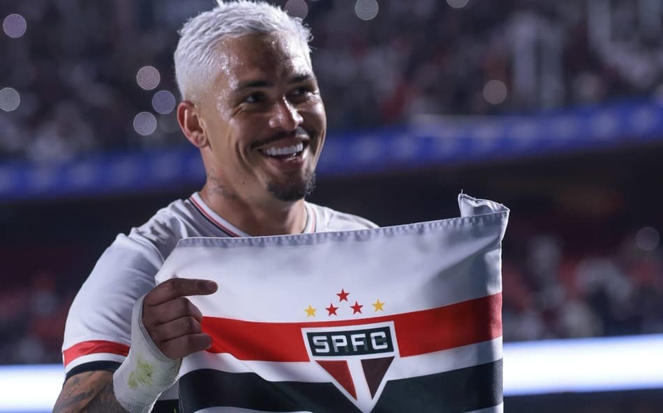 No São Paulo desde 2020, Luciano soma 294 jogos e 96 gols com o Tricolor. (Foto: Marcello Zambrana/AGIF)