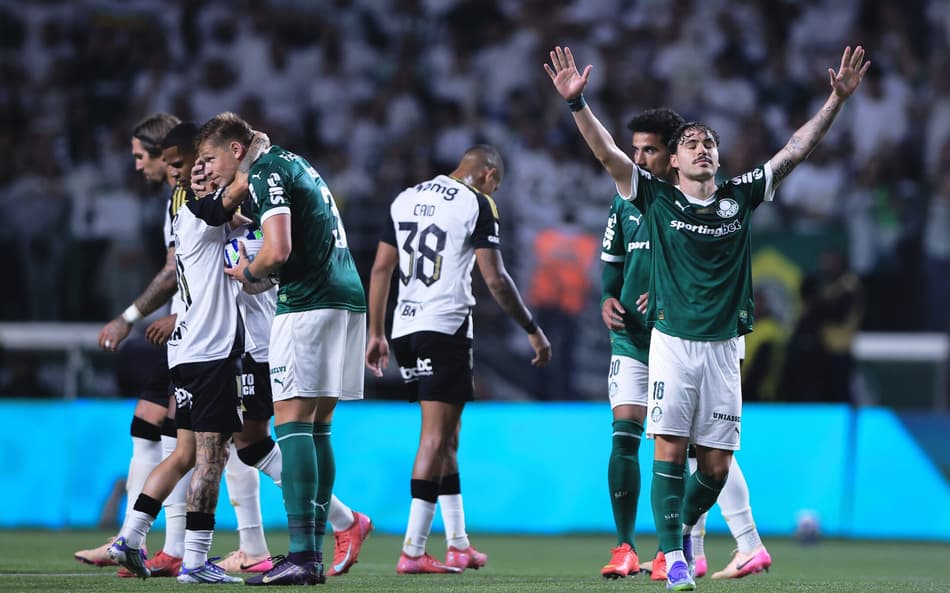 Maurício comemora gol do Palmeiras diante do Atlético-MG (Foto: Ettore Chiereguini/AGIF)
