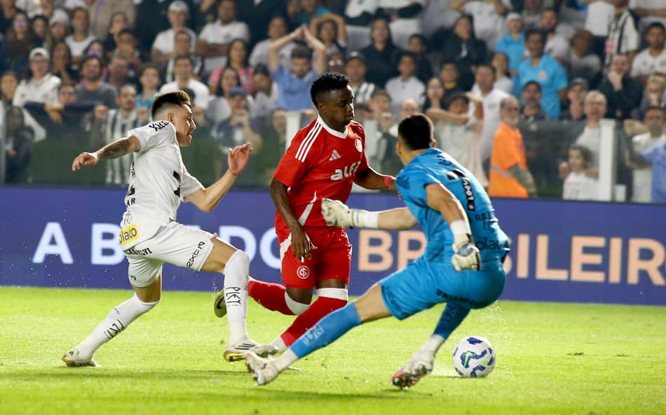 Carbonero no lance do gol do Internacional pelo Brasileirão