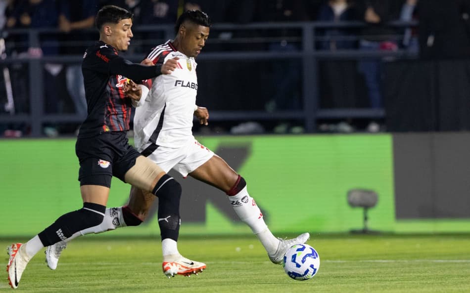 Bruno Henrique em Bragantino x Flamengo (Foto: Joisel Amaral/AGIF)