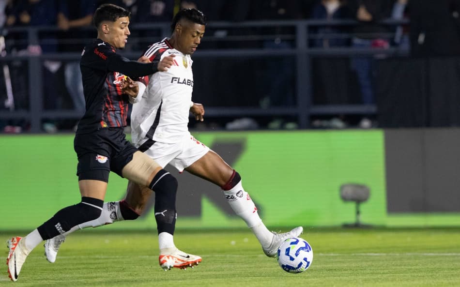 Bruno Henrique em Bragantino x Flamengo (Foto: Joisel Amaral/AGIF)