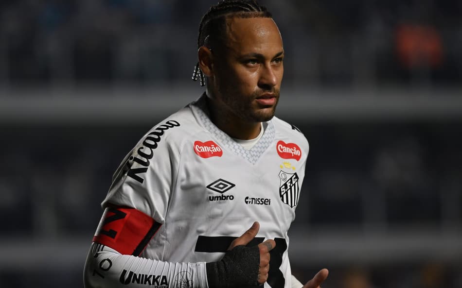 Neymar em ação em Santos x Internacional