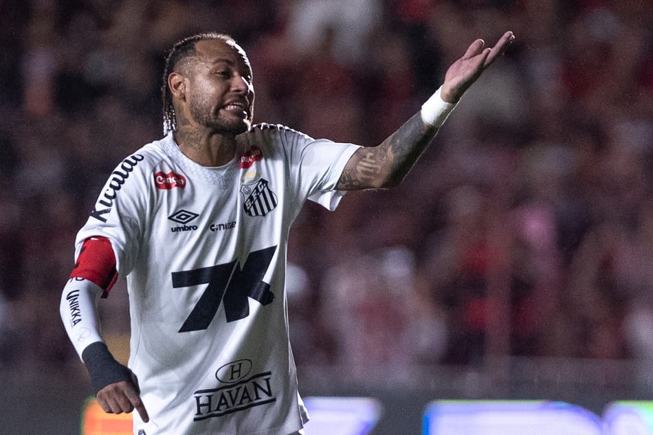 Neymar recebeu críticas recentes da torcida do Santos (Foto: Rafael Vieira/AGIF)