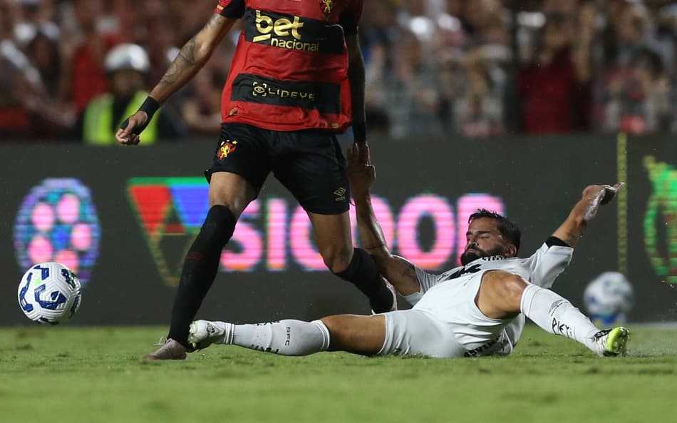 Tomas Rincon foi expulso no primeiro tempo (Foto: Marlon Costa/AGIF)