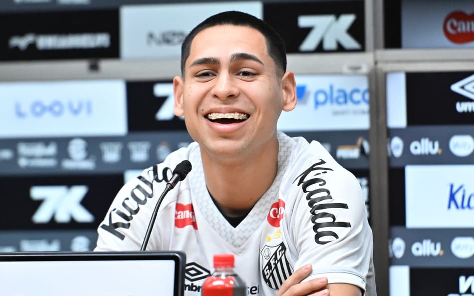 Gustavo Caballero celebra estreia no Santos e oportunidade na carreira: ‘Clube grande’