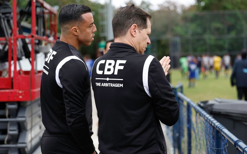 Comissão de Arbitragem da CBF quer coibir cera no Brasileirão