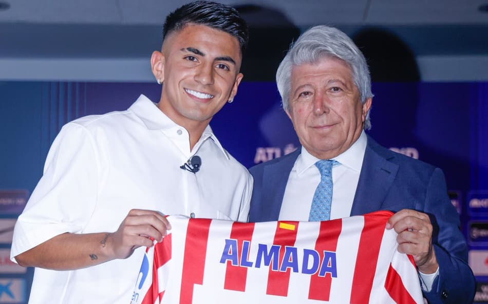 Thiago Almada em sua apresentação pelo Atlético de Madrid (Foto: Divulgação)