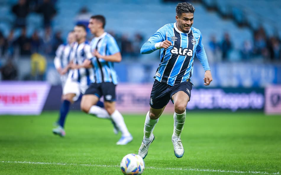 Arezo foi titular nos dois últimos jogos do Grêmio. (Foto: Lucas Uebel/Grêmio FBPA)