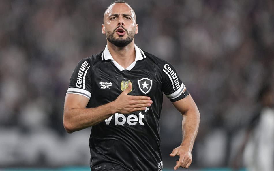 Arthur Cabral, do Botafogo, comemora seu gol contra o Corinthians