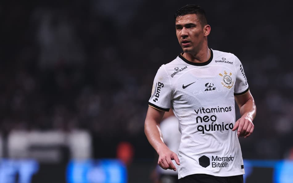 Balbuena em sua segunda passagem pelo Corinthians, em 2022. (Foto: Ettore Chiereguini/AGIF)