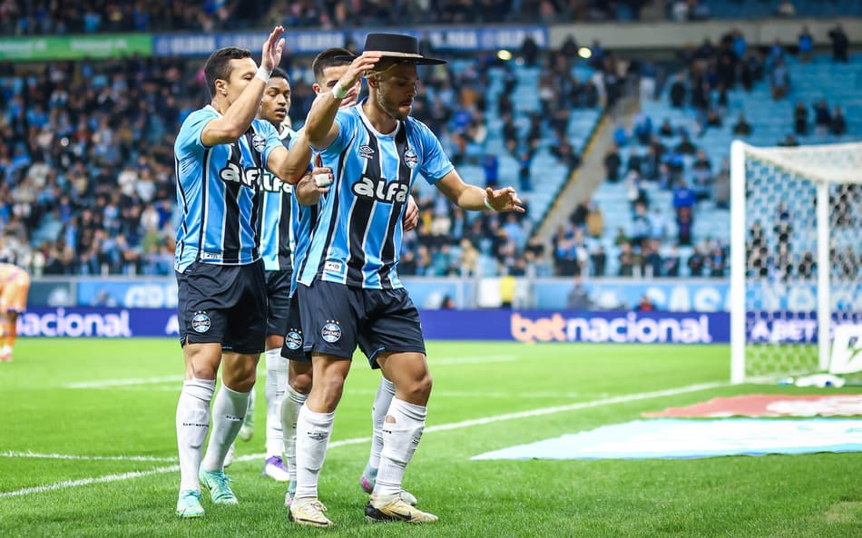 Braithwaite comemora um de seus gols na vitória do Grêmio sobre o Fortaleza. (Foto: Lucas Uebel/Grêmio FBPA)