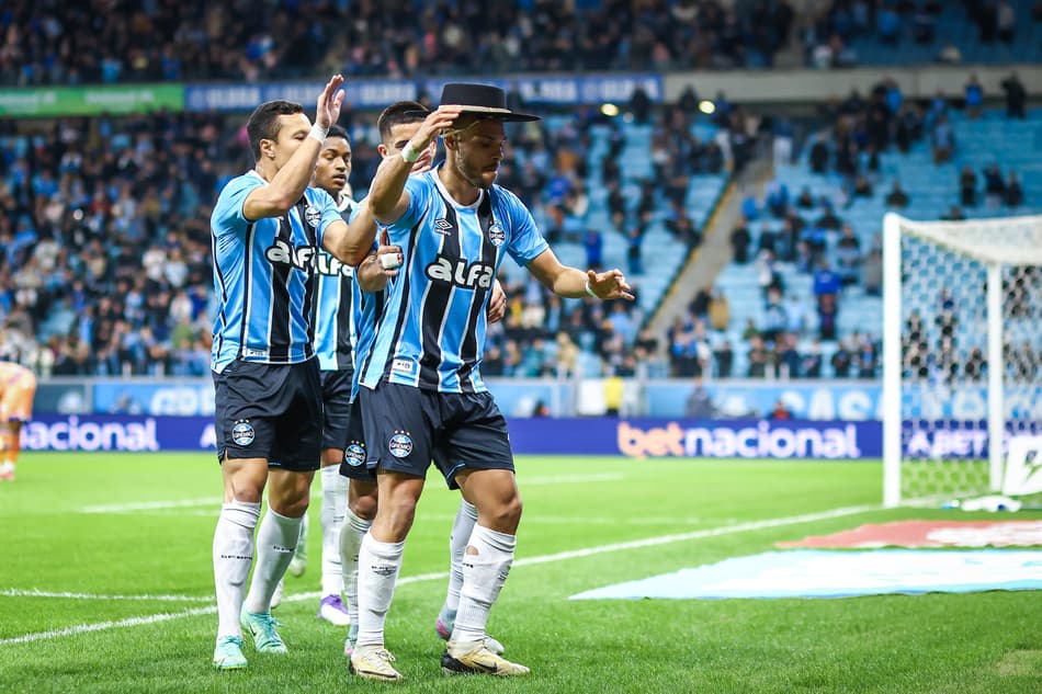 Braithwaite comemora um de seus gols na vitória do Grêmio sobre o Fortaleza. (Foto: Lucas Uebel/Grêmio FBPA)