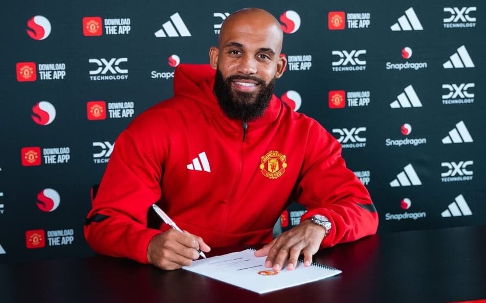 Bryan Mbeumo assina contrato com o Manchester United