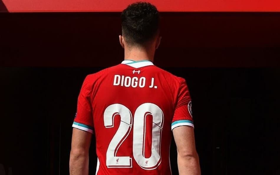 Liverpool toma decisão sobre camisa de Diogo Jota