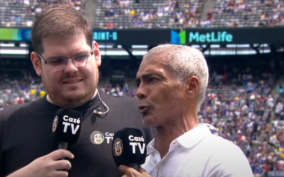 Romário participa da transmissão da Cazé TV (Foto: Reprodução)