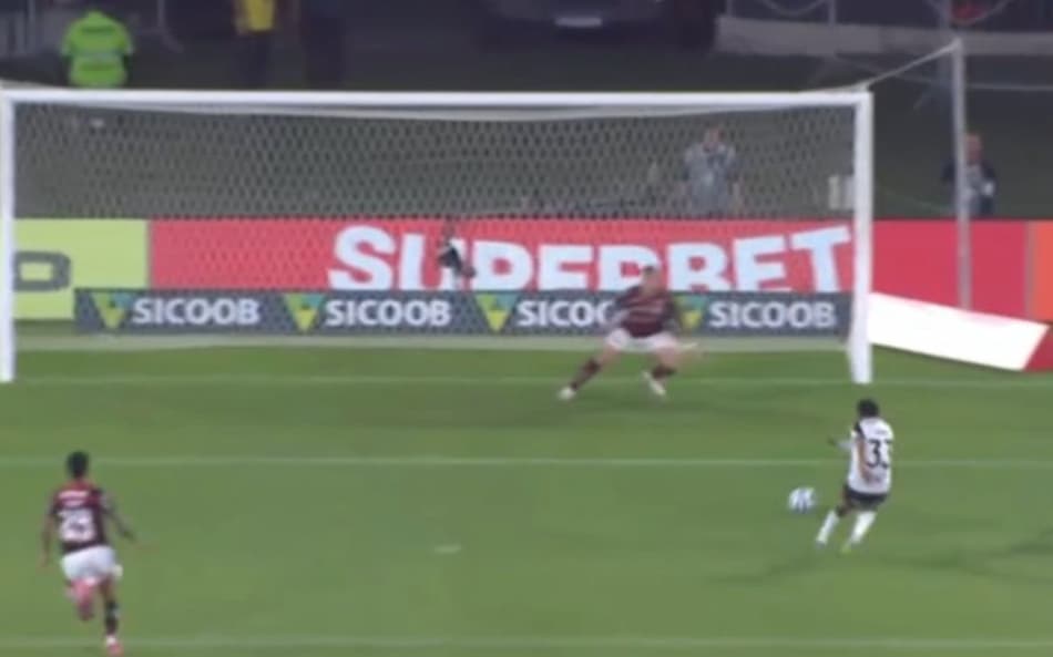 Gol perdido por Rony em Flamengo x Atlético-MG (Foto: Reprodução)