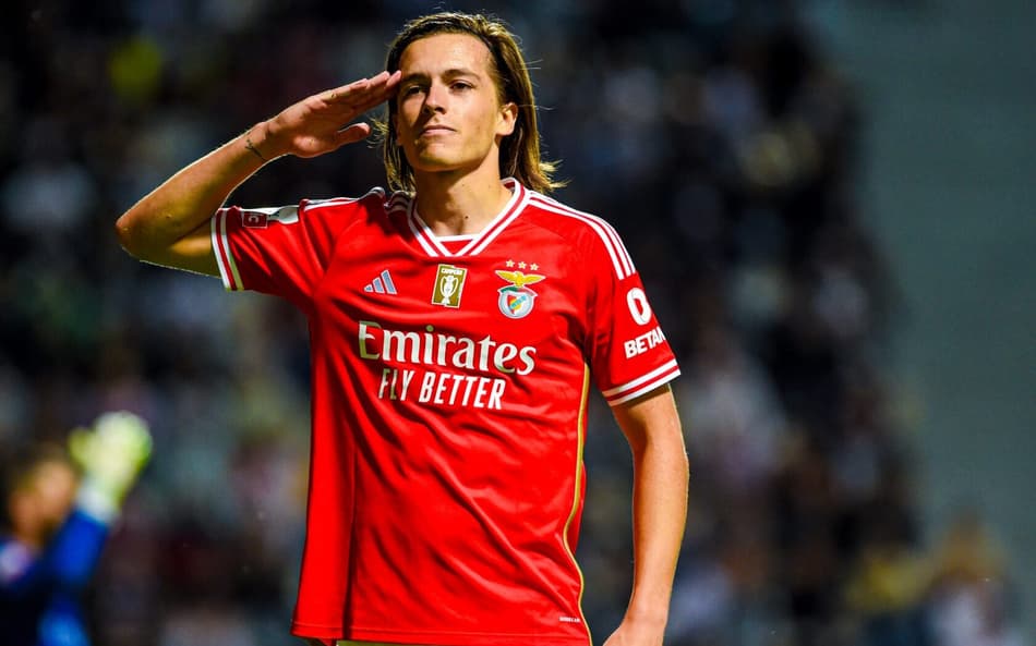 Carreras em ação pelo Benfica (Foto: Reprodução)