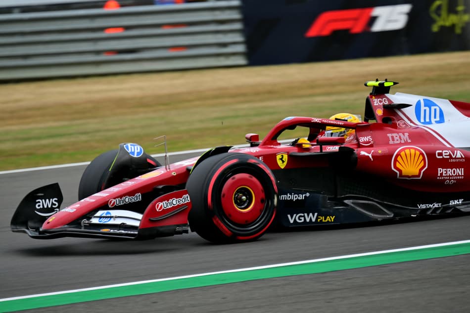 Britânico Lewis Hamilton, da Ferrari, no treino classificatório para o GP da Inglaterra (foto: Andrej ISAKOVIC / AFP)