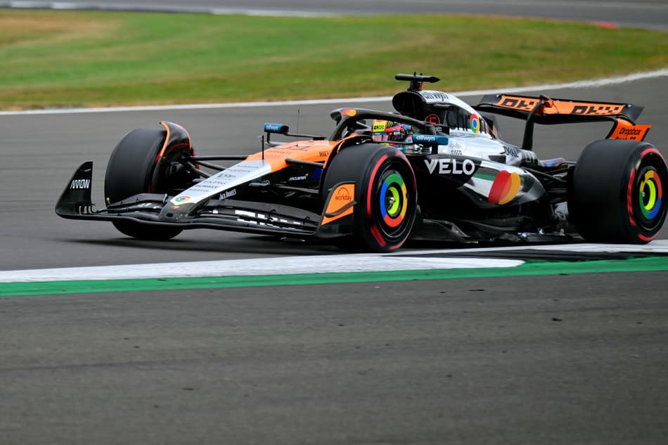 Austrailano Oscar Piastri, da MacLaren, no treino classificatório para o GP da Inglaterra (foto: Andrej ISAKOVIC / AFP)