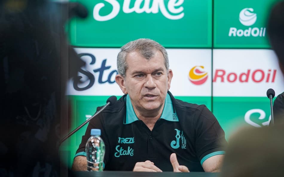 Claudio Tencati comanda o Juventude contra o Fluminense