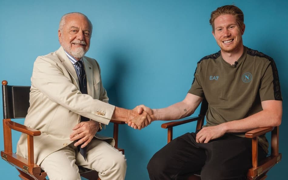 De Bruyne foi anunciado oficialmente pelo Napoli em junho (Foto: Reprodução/Napoli)