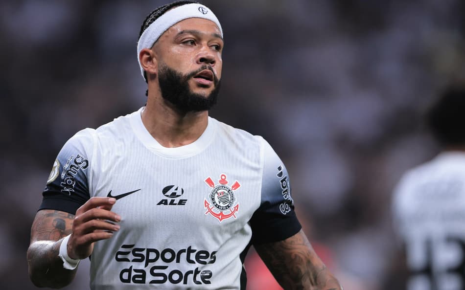 Depay no jogo entre Corinthians x Atlético-GO