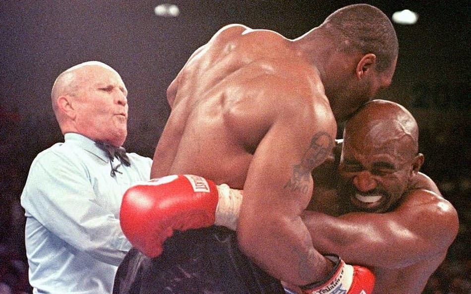 Mike Tyson x Evander Holyfield - mordida
