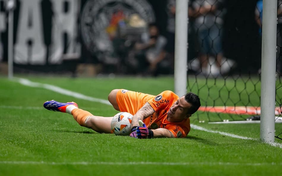 Goleiro Fabio em Atlético-MG x Fluminense durante partida contra o Atletico-MG no estadio Arena MRV pelo campeonato Copa Libertadores 2024. Foto: Fernando Moreno/AGIF