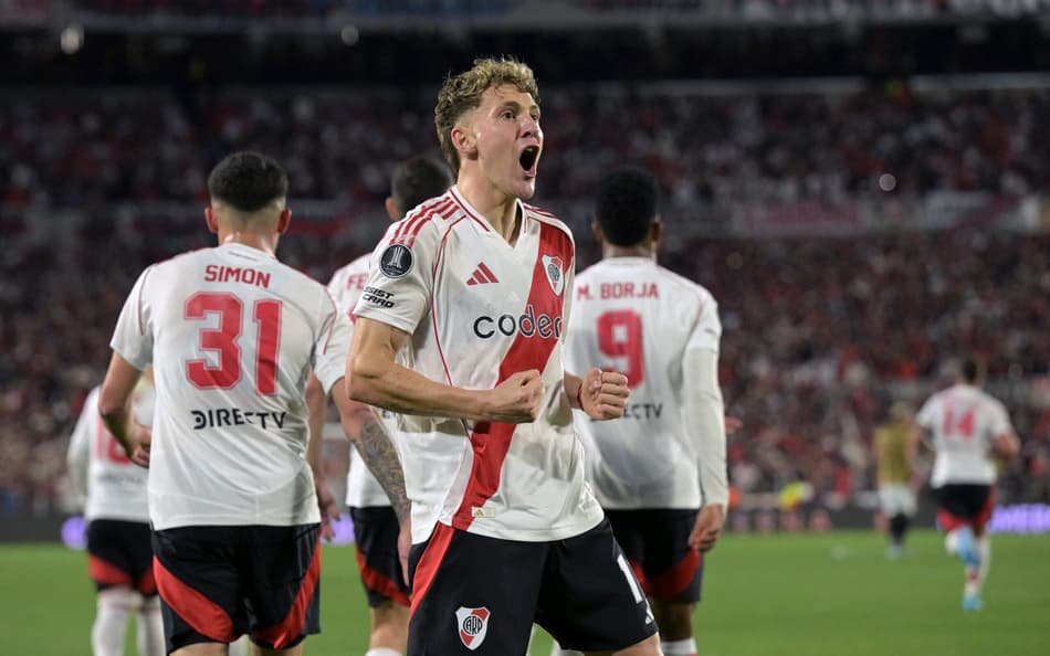 Facundo Colidio comemora o gol em River Plate x Colo-Colo no Mas Monumental, pela Copa Libertadores