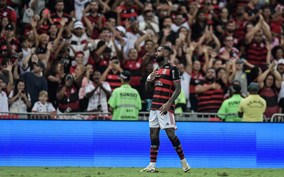 Gerson jogador do Flamengo comemora seu gol durante partida contra o Athletico-PR no estadio Maracana pelo campeonato Brasileiro A 2024. Foto: Thiago Ribeiro/AGIF