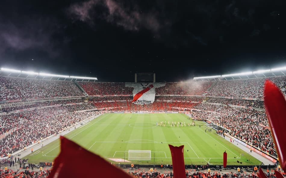 Torcedores do River Plate no Monumental de Núñez