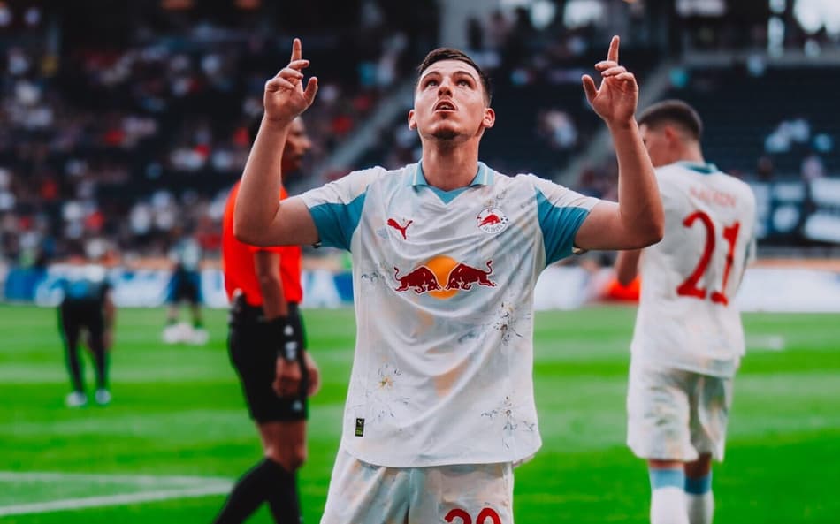Gloukh comemora gol pelo RB Salzburg contra o Pachuca, no Mundial de Clubes