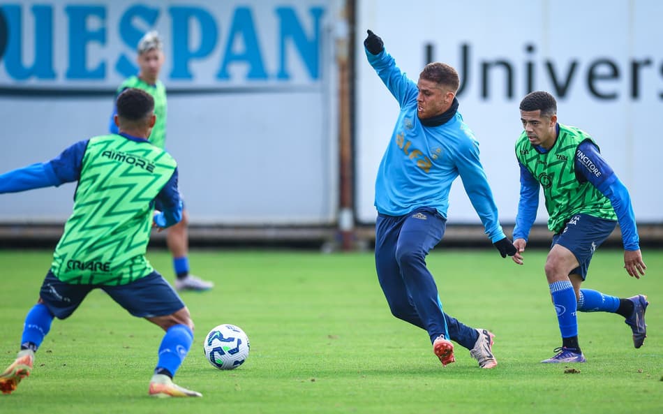 Cuéllar tem nova lesão muscular e segue de fora no Grêmio