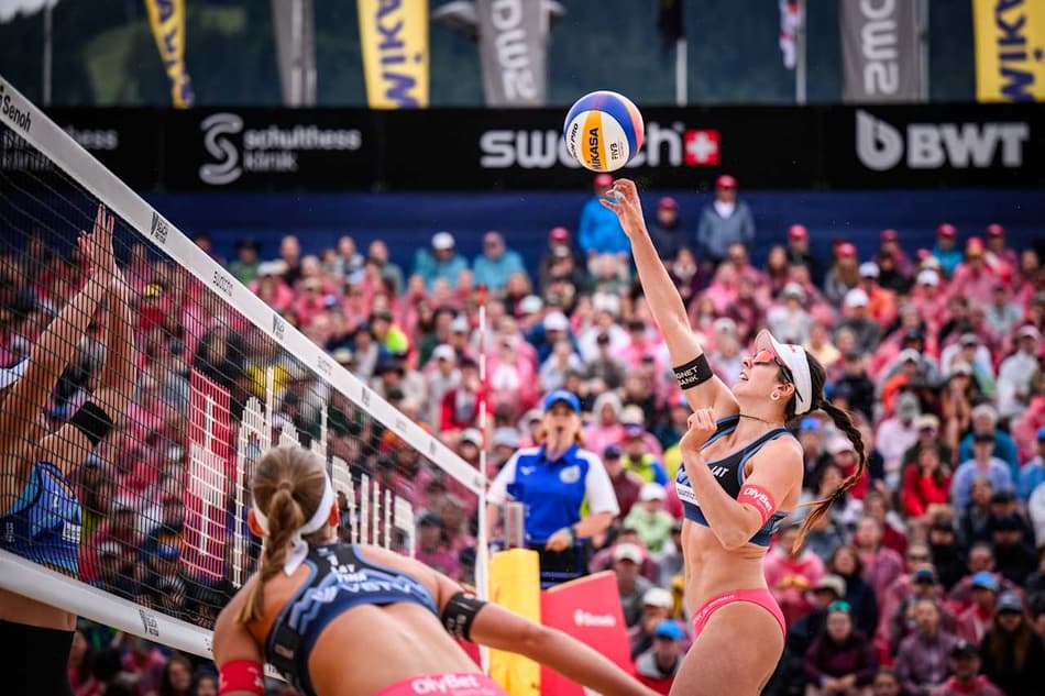 Nuss/Brasher x Tina/Anastasija na etapa de Gstaad (foto: volleyballworld)