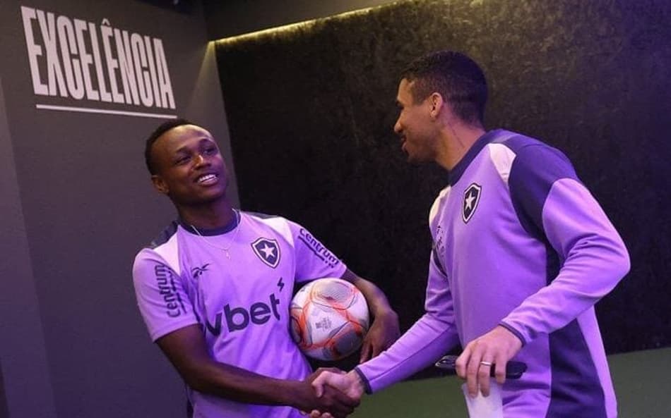 Nathan Fernandes e Allan na reapresentação do Botafogo (Foto: Vítor Silva/Botafogo)