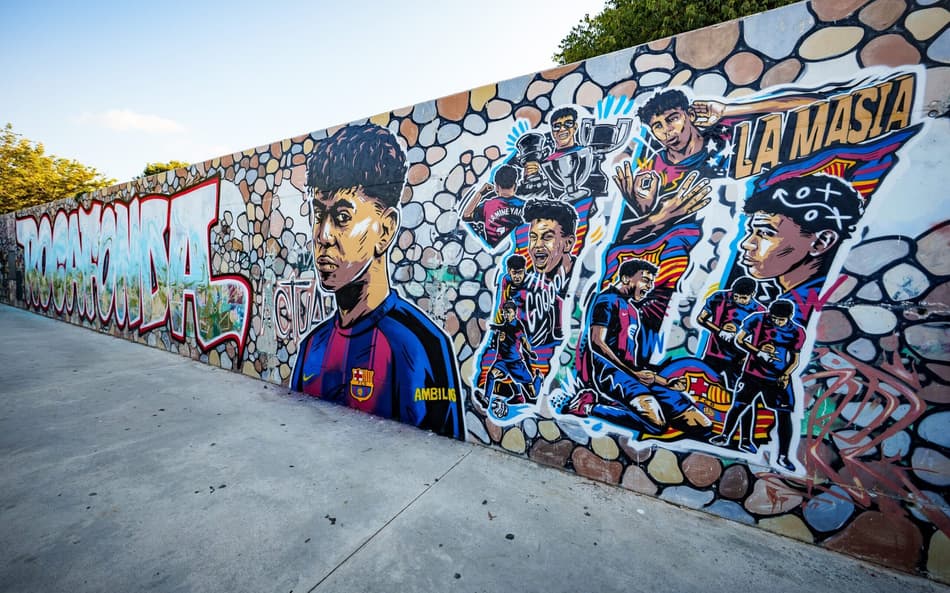Yamal aparece como camisa 10 do Barcelona em muro