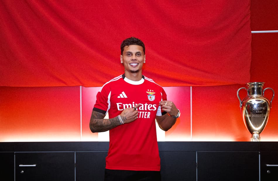 Richard Ríos, ex-Palmeiras, em sua apresentação no Benfica (Foto: Reprodução/X/Benfica)