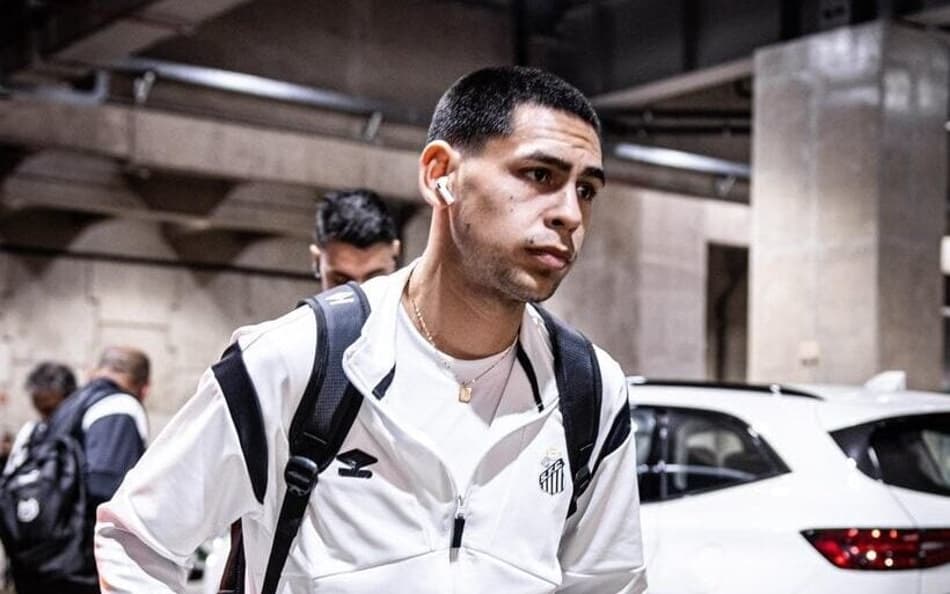 Caballero viaja com a delegação do Santos para enfrentar o Sport (Foto: Divulgação)