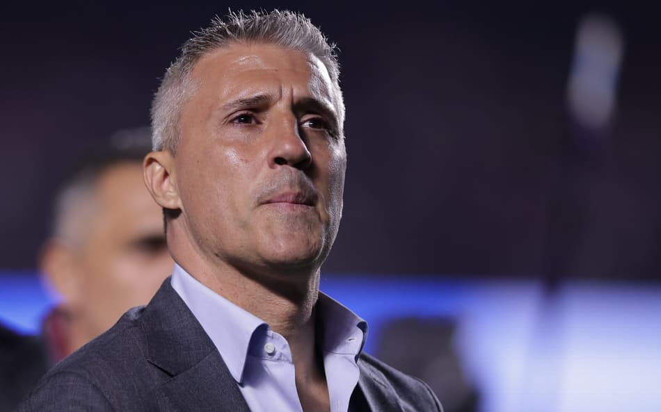 Hernán Crespo, técnico do São Paulo, durante partida contra o Corinthians pelo campeonato Brasileirão (Foto: Ettore Chiereguini/AGIF)